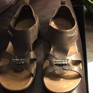 Merrill walking sandals NEW 7